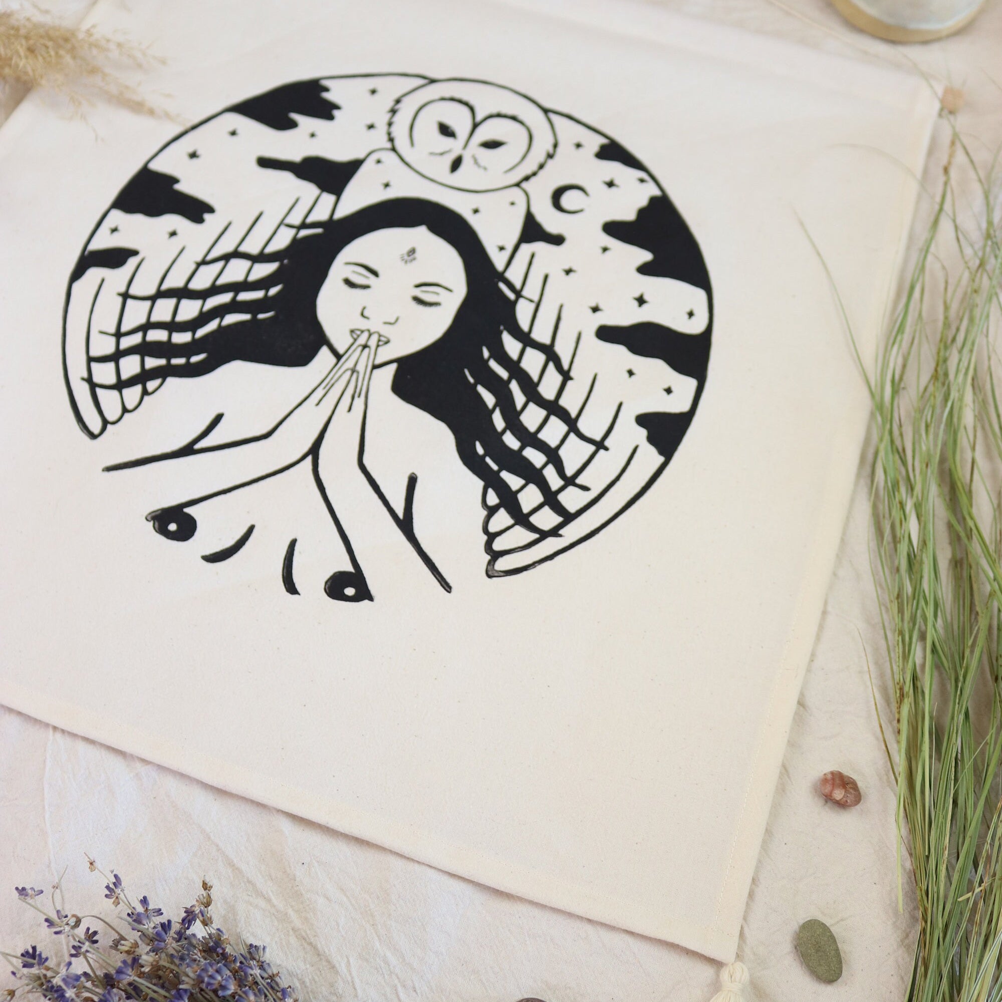 Die betende Göttin Wandbehang - art.from.ilkas.heart