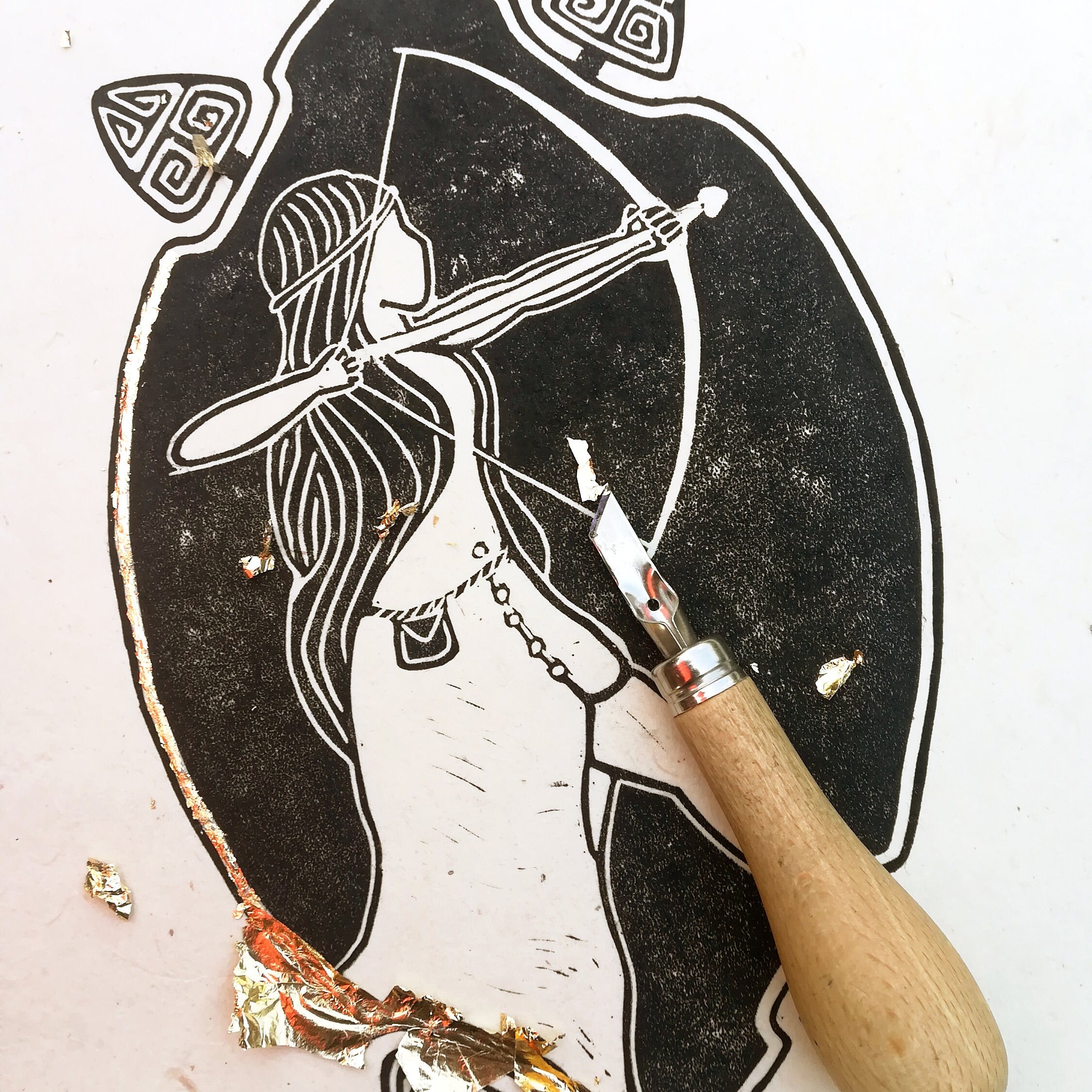 Die Göttin der Stärke Linoldruck - art.from.ilkas.heart