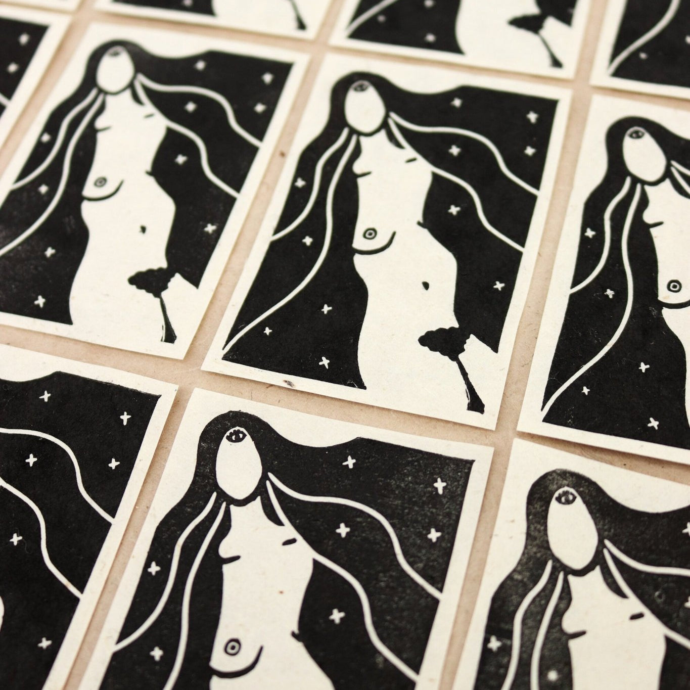 She who sees Mini Linoldruck - art.from.ilkas.heart