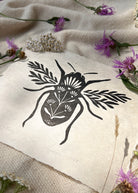 Hummel & Blumen Linoldruck - art.from.ilkas.heart  