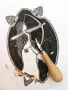 Die Göttin der Stärke Linoldruck - art.from.ilkas.heart  