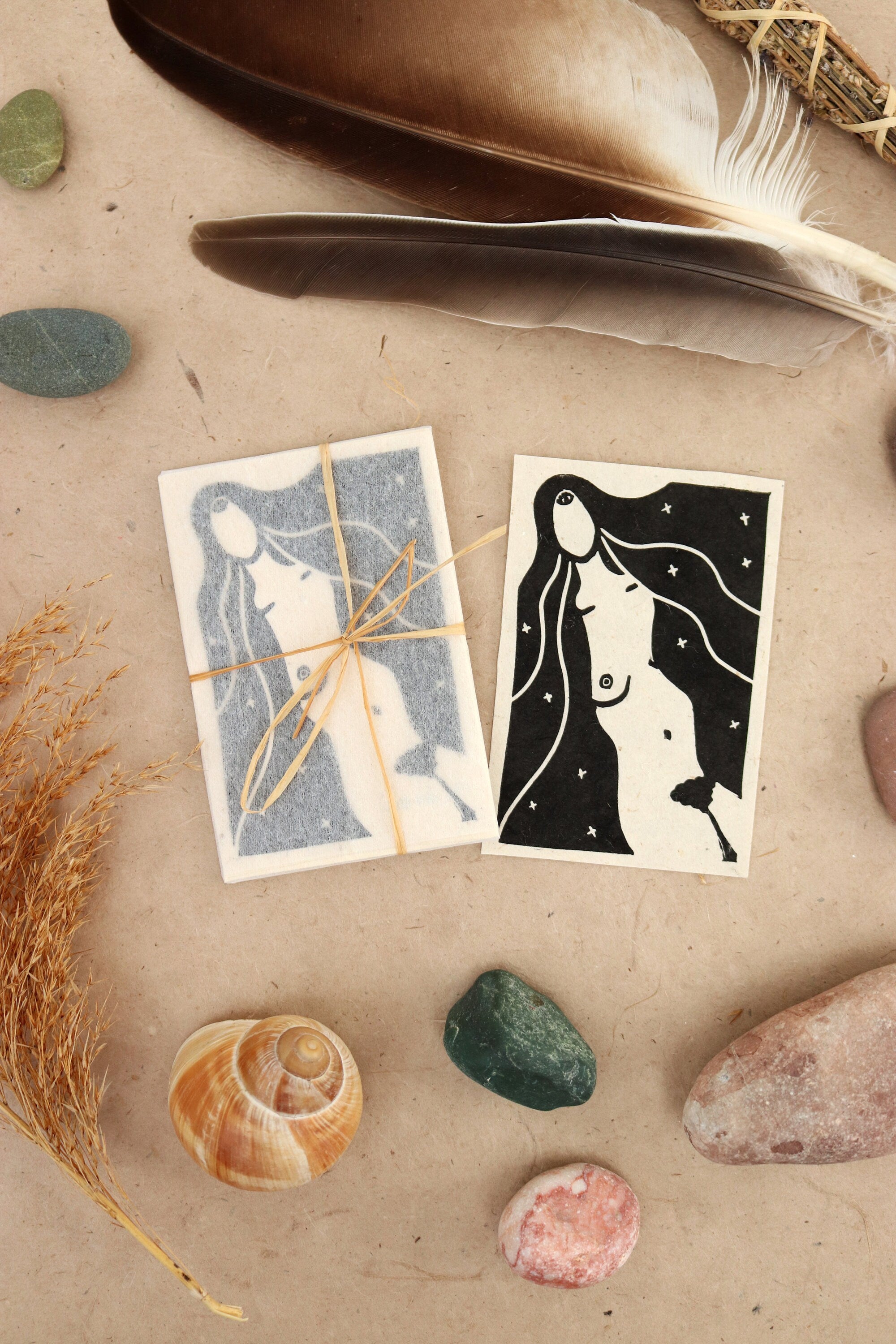 She who sees Mini Linoldruck - art.from.ilkas.heart  